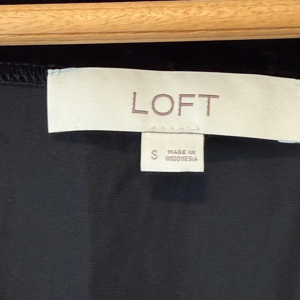 LOFT velvet puff